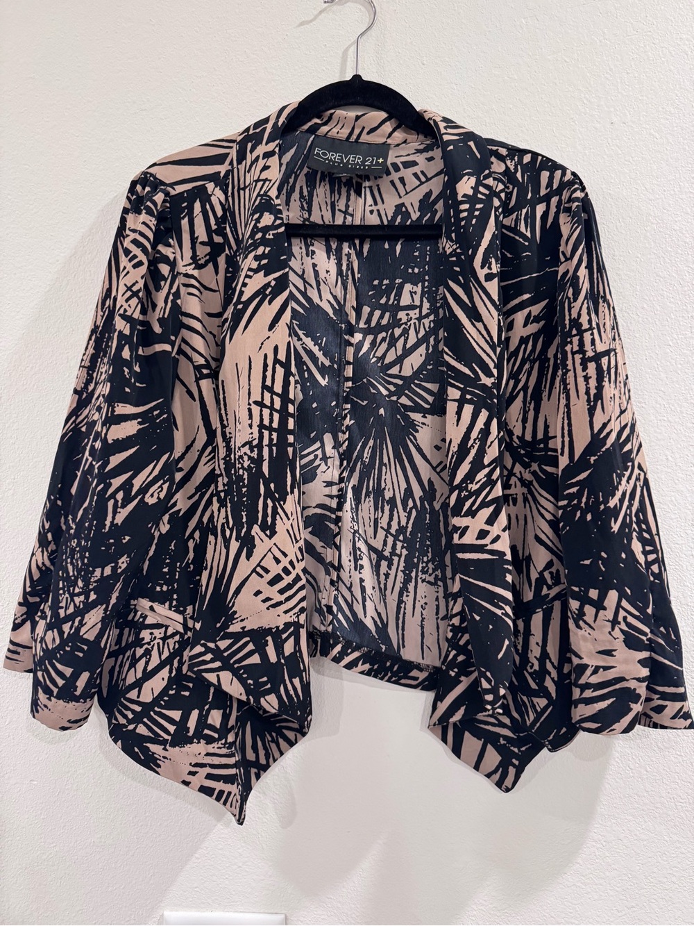 Forever 21 Plus Black & Beige Abstract Draped Blazer
